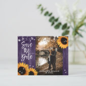 Rustic Wood Paarse Sunflower Weddenfoto Save The Date (Staand voorkant)