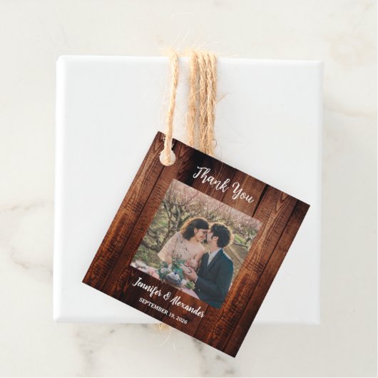 Rustic wood photo country wedding bedankjes labels (In situ)