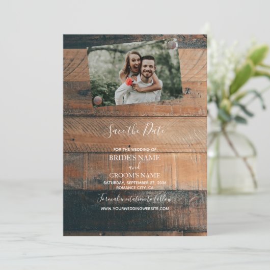 Rustic Wood Photo Wedding Save The Date (Staand voorkant)