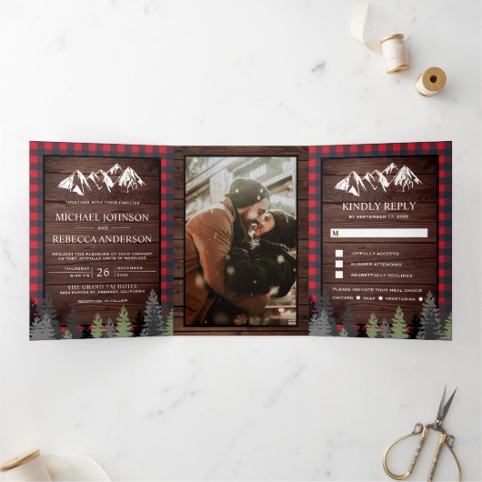 Rustic Wood Red Buffalo Pset Mountain Wedding Drieluik Uitnodiging (Binnen)