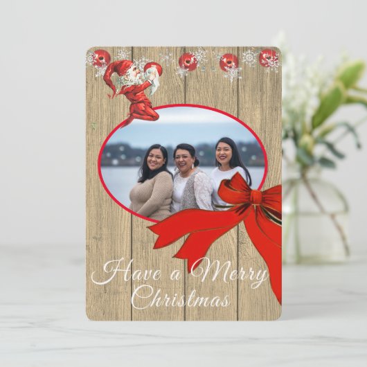 Rustic Wood  Red Elf Foto Merry Kerstmis Feestdagenkaart (Staand voorkant)