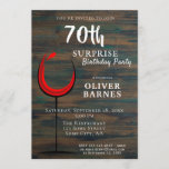 Rustic Wood Red Wine 70th Birthday Surprise Party Kaart<br><div class="desc">Rustic Wood Red Wine 70th Birthday Surprise Party Invitation. Klassieke verjaardagsuitnodiging met roestkleurige donkerhoutachtergrond en abstract glas met rode wijn. De tekst is in een trendy wit manuscript en is gemakkelijk aanpasbaar - personaliseer het met jouw naam, leeftijd, datum, plaats en RSVP. U kunt al tekst op de uitnodiging veranderen....</div>