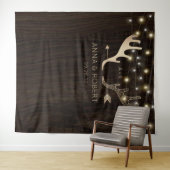 Rustic Wood Roos Gold Antlers Arrow Wedding Wandkleed (In Situ (horizontaal))