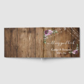 Rustic Wood, roze bloemen & lampjes Typografie Gastenboek (Volledig)