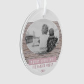 Rustic Wood Roze kerstfamilie Foto Ornament (voorkant)