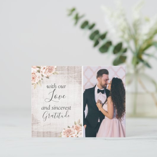 Rustic Wood & Rozen Shabby Wedding Bedankt Foto Briefkaart (Staand voorkant)