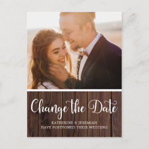 Rustic Wood Script Huwelijk Uitstel Briefkaart