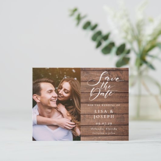 Rustic Wood Script Photo Weddenschap Save the Date Briefkaart (Staand voorkant)