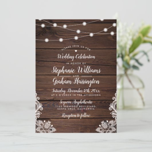 Rustic Wood Script String Lights & Lace Wedding Kaart (Staand voorkant)