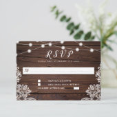 Rustic Wood Script String Lights & Lace Wedding RSVP Kaartje (Staand voorkant)