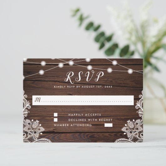Rustic Wood Script String Lights & Lace Wedding RSVP Kaartje (Staand voorkant)