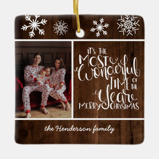 Rustic Wood Snowflake Geweldige tijd Keramisch Ornament (Voorkant)