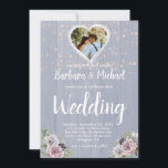 Rustic Wood Sparkle Lights Foto Floral Wedding Kaart<br><div class="desc">Deze mooie waterverf Rustic Romantic Wood Twinkle Licht Foto Floral bruiloft bevat een roze en witte achtergrond met roze en witte bloemen, met slechts een aanraking van paars, gemarkeerd door een foto van de bruid en de bruid in het dubbele hart. De aanraking van kalligrafie is een perfecte aanvulling op...</div>
