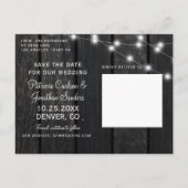 Rustic wood string lights barn save date wedding aankondigingskaart (Achterkant)
