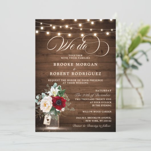 Rustic Wood String Lights Burgundy Floral Wedding Kaart (Staand voorkant)