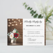Rustic Wood String Lights Burgundy Floral Wedding RSVP Kaartje (Staand voorkant)