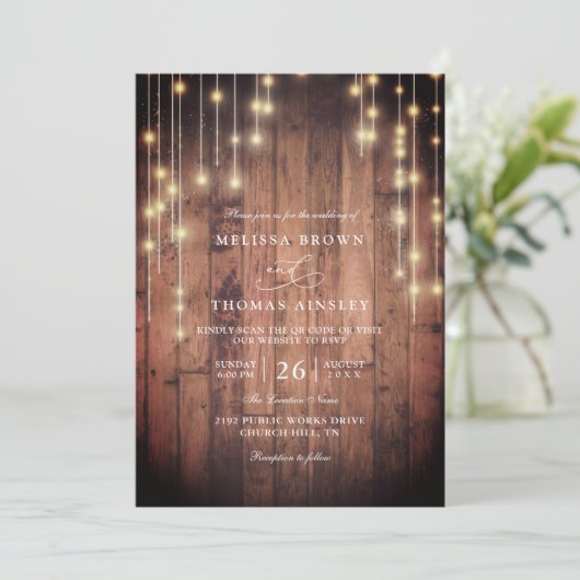 Rustic Wood String Lights Elegant QR Code Wedding Kaart (Staand voorkant)