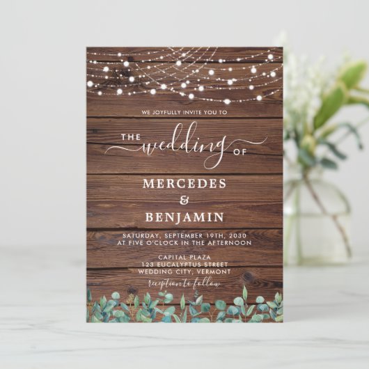 Rustic Wood String Lights Eucalyptus Wedding Kaart (Staand voorkant)
