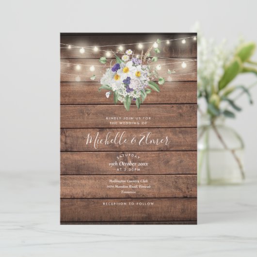Rustic Wood String Lights Floral Wedding Kaart (Staand voorkant)