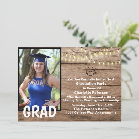 Rustic Wood & String Lights Foto Graduparty Kaart (Staand voorkant)