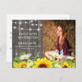 Rustic Wood & String Lights Foto Graduparty Uitnodiging Briefkaart (Voorkant / Achterkant)