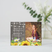 Rustic Wood & String Lights Foto Graduparty Uitnodiging Briefkaart (Staand voorkant)