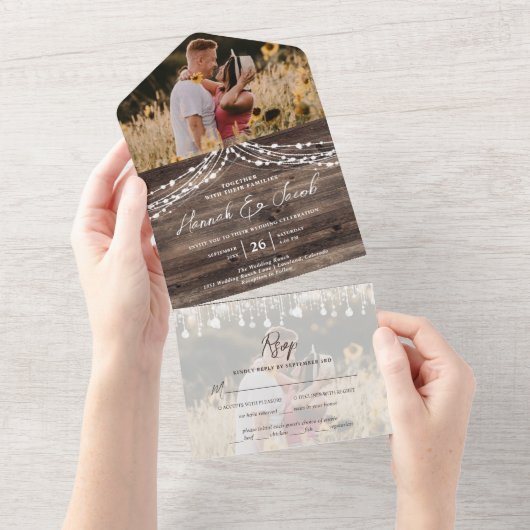Rustic Wood String Lights Foto met RSVP Weddenscha All In One Uitnodiging (Afscheurbaar)
