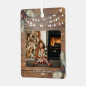 Rustic Wood String Lights Kerstmis Metalen Ornament (Voorkant links)