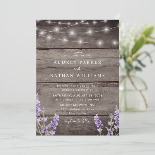 Rustic Wood String Lights Lavender Wedding Kaart (Staand voorkant)