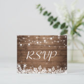 Rustic Wood String Lights Snowflakes Weddenschap R Uitnodiging Briefkaart (Staand voorkant)