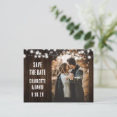 Rustic Wood String Lights Wedding Foto Aankondigingskaart (Staand voorkant)