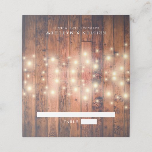 Rustic Wood String Lights Wedding Plaatskaartje (Buitenkant ongevouwen)