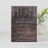 Rustic Wood String Lights Wedding Uitnodiging (Staand voorkant)