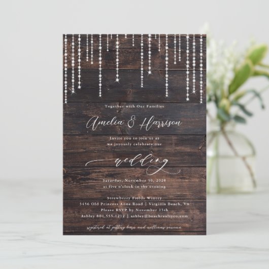 Rustic Wood String Lights Wedding Uitnodiging (Staand voorkant)