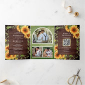 Rustic Wood Sunflower Foto Arch QR Code Weddenscha Drieluik Uitnodiging (Binnen)