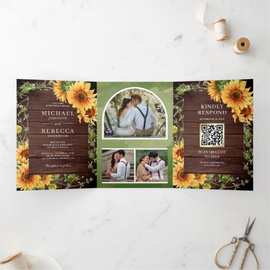 Rustic Wood Sunflower Foto Arch QR Code Weddenscha Drieluik Uitnodiging (Binnen)