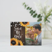 Rustic Wood Sunflower Save the Date Photo Briefkaa Aankondigingskaart (Staand voorkant)