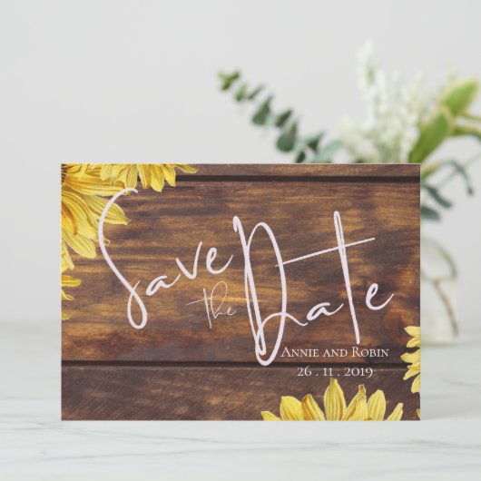 Rustic Wood Sunflower Wedding Save the Date Kaart (Staand voorkant)