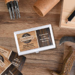 Rustic Wood Tone Contractor Logo Visitekaarthouder<br><div class="desc">Niet meer in verlegenheid brengen door een nieuwe klant een versnipperde en verkreukelde kaart te geven. Houd uw visitekaartjes schoon,  plat en gemakkelijk bereikbaar met de Rustieke Wood Tone Contractor Logo Business Card Case. Gemakkelijk aan te passen met uw informatie.</div>