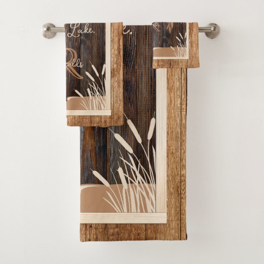 Rustic Wood Tone Monogram Lake Bad Handdoek (Insitu)