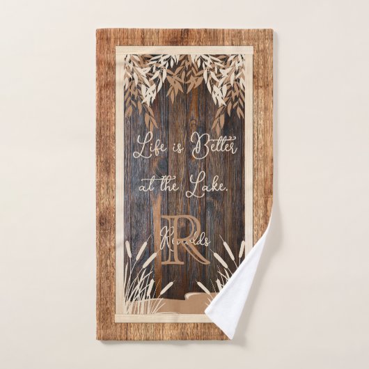 Rustic Wood Tone Monogram Lake Bad Handdoek (Handdoek)