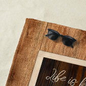 Rustic Wood Tone Monogram Strandlaken (In situ)