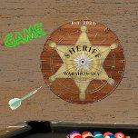 Rustic Wood tone Sheriff Badge Star, Browns Wood Dartbord<br><div class="desc">Rustic Wood tone Sheriff Badge Star,  Browns Wood grain Dart Board. Een bijtende Faux-houtinlegwedstrijd maakt de perfecte gepersonaliseerde Gift. Het is geweldig voor individuen die voor de kantoor van de sheriff werken of voor de eenheid om mee te spelen. Onze gebruiksvriendelijke sjabloon maakt het personaliseren gemakkelijk.</div>
