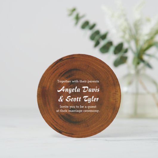 Rustic Wood Tree Stump Country Wedding Uitnodiging (Staand voorkant)