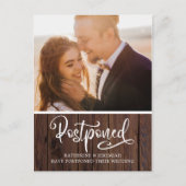 Rustic Wood Typography Huwelijk Uitstel Briefkaart (Voorkant)