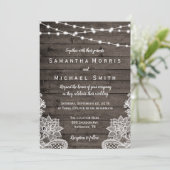 Rustic Wood Wedding Invitation met String Lights Kaart (Staand voorkant)