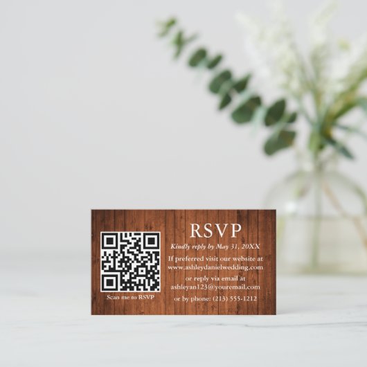 Rustic Wood Wedding QR RSVP Informatiekaartje (Staand voorkant)
