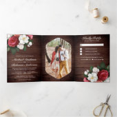 Rustic Wood Wedding Red Roses and White Magnolia Drieluik Uitnodiging (Binnen)