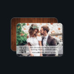 Rustic Wood Wedding Website QR Overlay Foto Informatiekaartje<br><div class="desc">Moderne Kaart Eenvoudige bruiloft Website met uw QR-code. Een paar foto met tekstbedekking. Rustic Country Wood Print.</div>