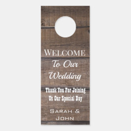 Rustic Wood Wedding Welkom deur Hanger
